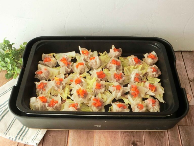 一度にたくさんつくれて熱々が楽しめる!!ホットプレート焼売で週末おうちごはん