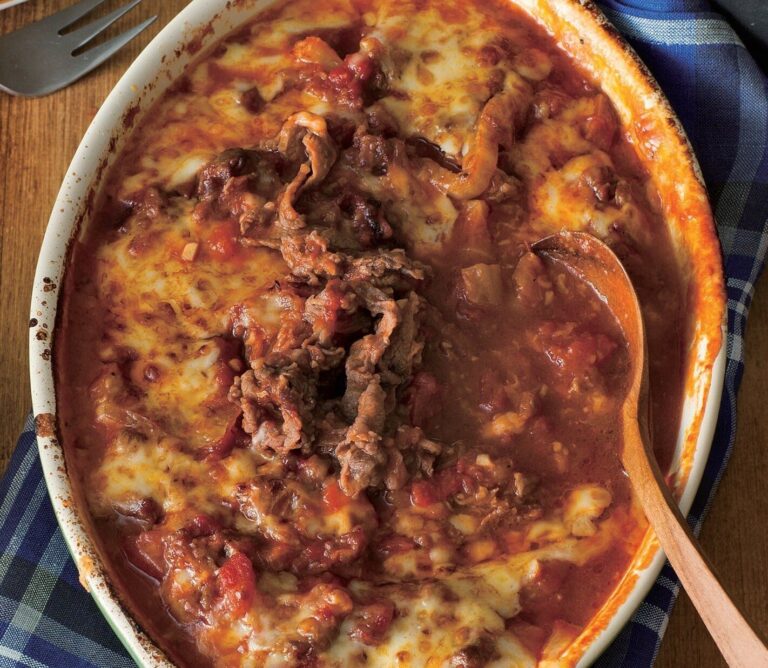 こんがりチーズ焼きに！牛肉と白菜のトマトソースグラタン