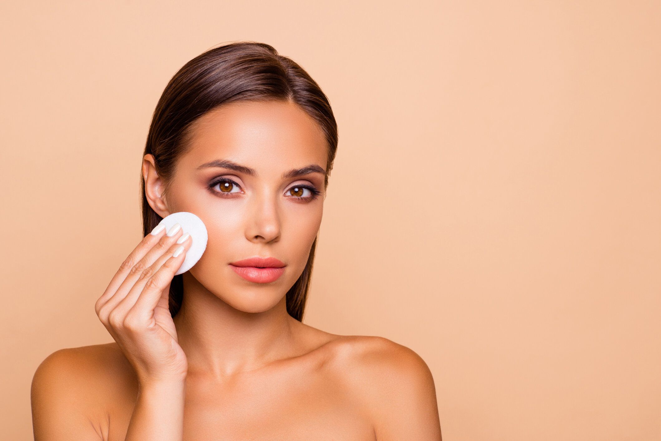 美しい素敵な手入れかなり魅力的な女性の肖像画