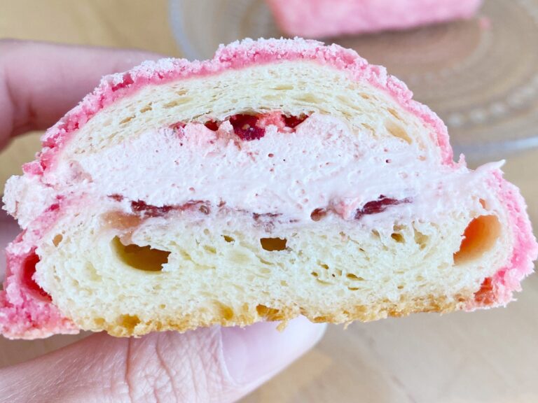 【ファミマ】スタッフ考案！554件の中から選ばれた地域限定SNS映えするパン！