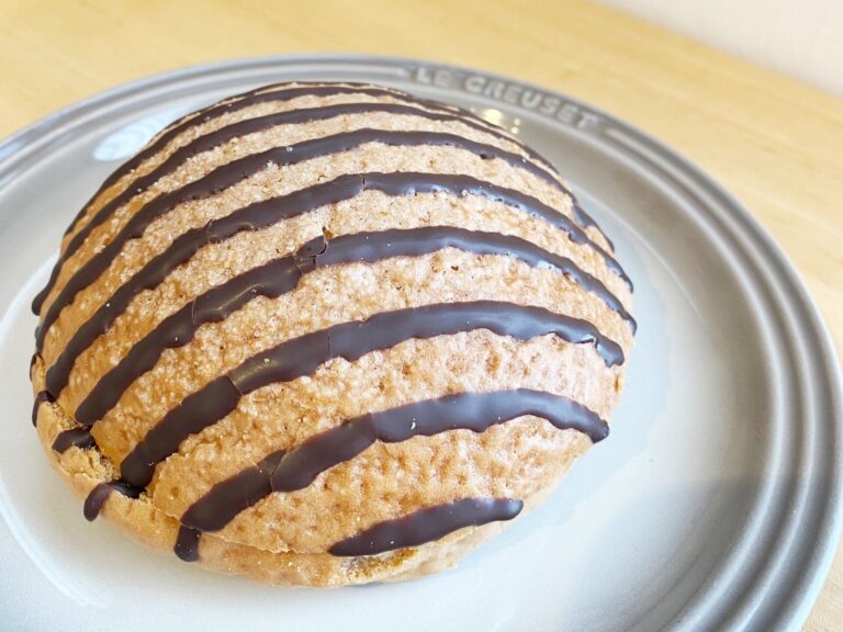 【セブン】見た目だけじゃない！味もオシャレなチョコ好きにはたまらんメロンパン