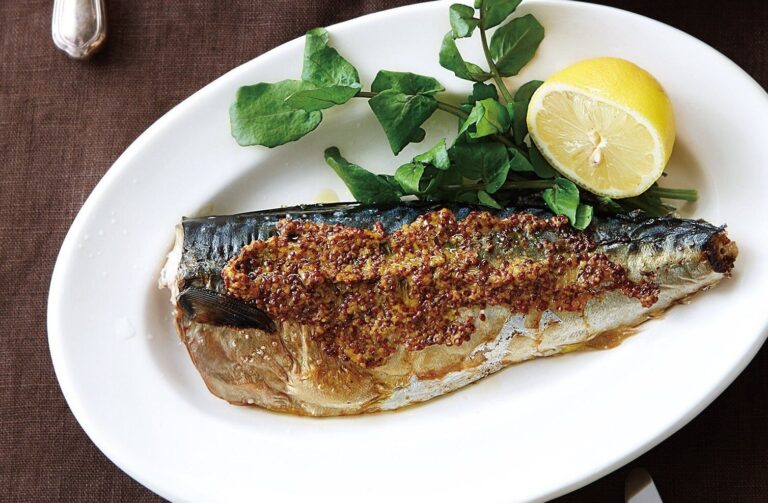 青魚にビタミンC豊富なレモンを添えて！さばのマスタード焼き