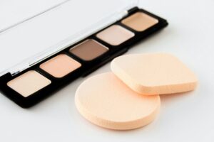 人気ヘアメイクアップアーティストが選ぶ！隠れた名品プチプラコスメ3選（コンシーラー編）