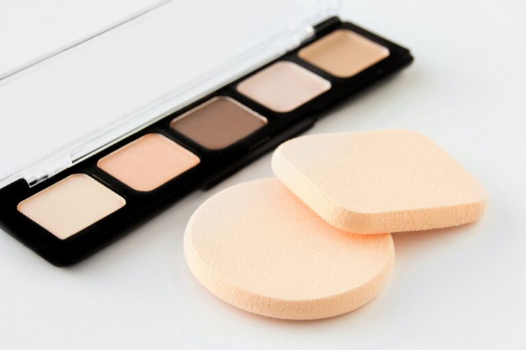 人気ヘアメイクアップアーティストが選ぶ！隠れた名品プチプラコスメ3選（コンシーラー編）