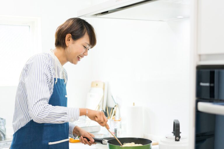 買い物しないで料理をしただけで手取り年収300万円台でも年100万円貯められた！