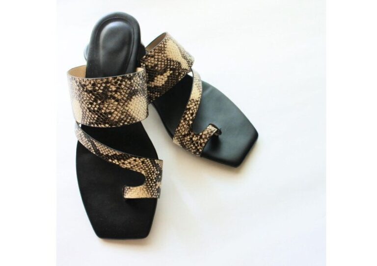 【GU】今シーズン大注目！履くだけで脚長＆ラクしておしゃれな話題のサムループサンダル