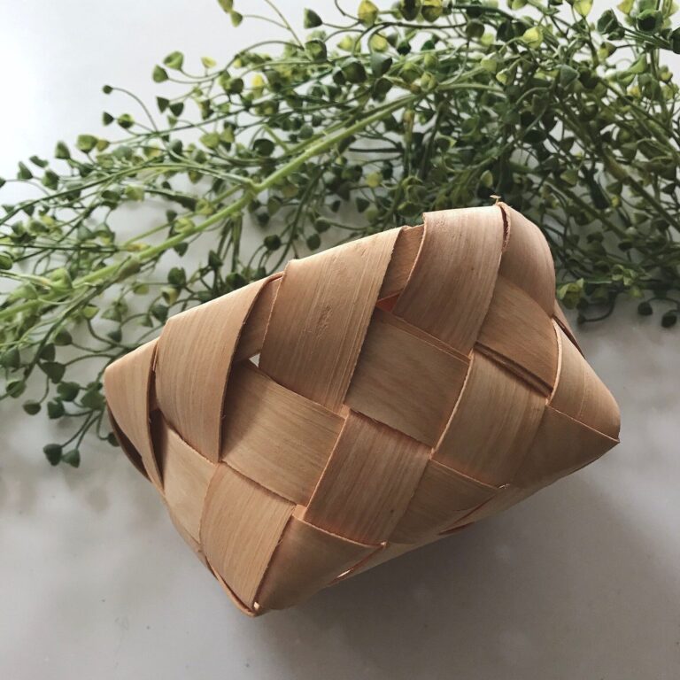 100円で北欧風インテリアが楽しめると大人気！セリアのロングセラー品