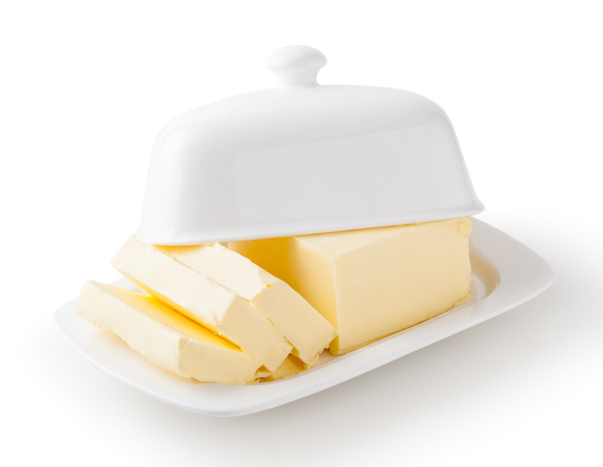 クリッピングパスで白い背景に分離された白バター皿の新鮮なバター