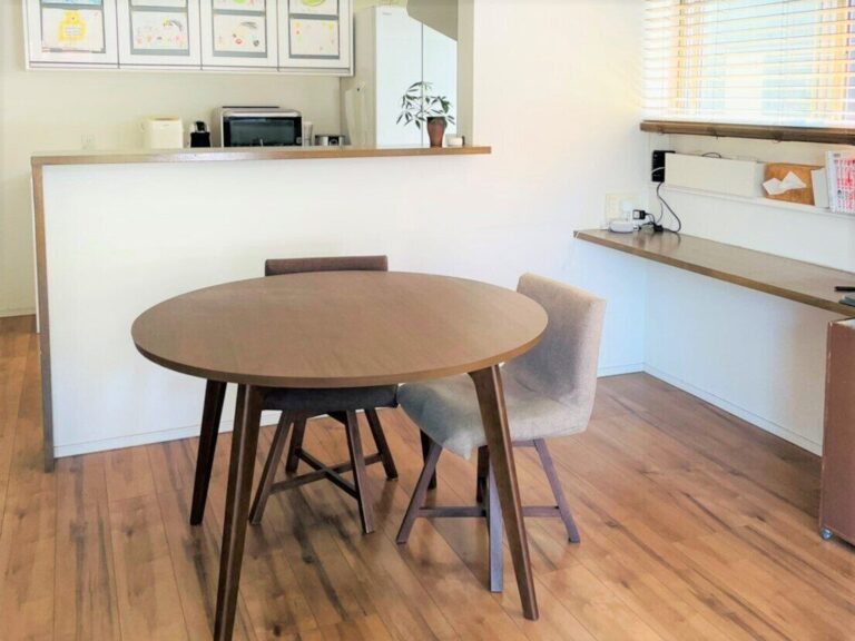 おしゃれリビングにしたい人必見！丸テーブルの【メリットとデメリット】