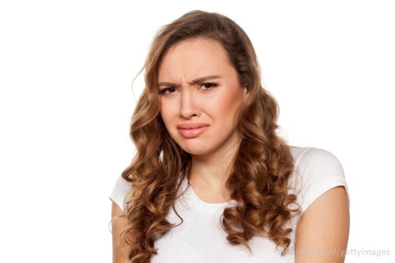 ワインをよく飲む人は要注意！？虫歯ができていないのに歯がしみる原因と治療法