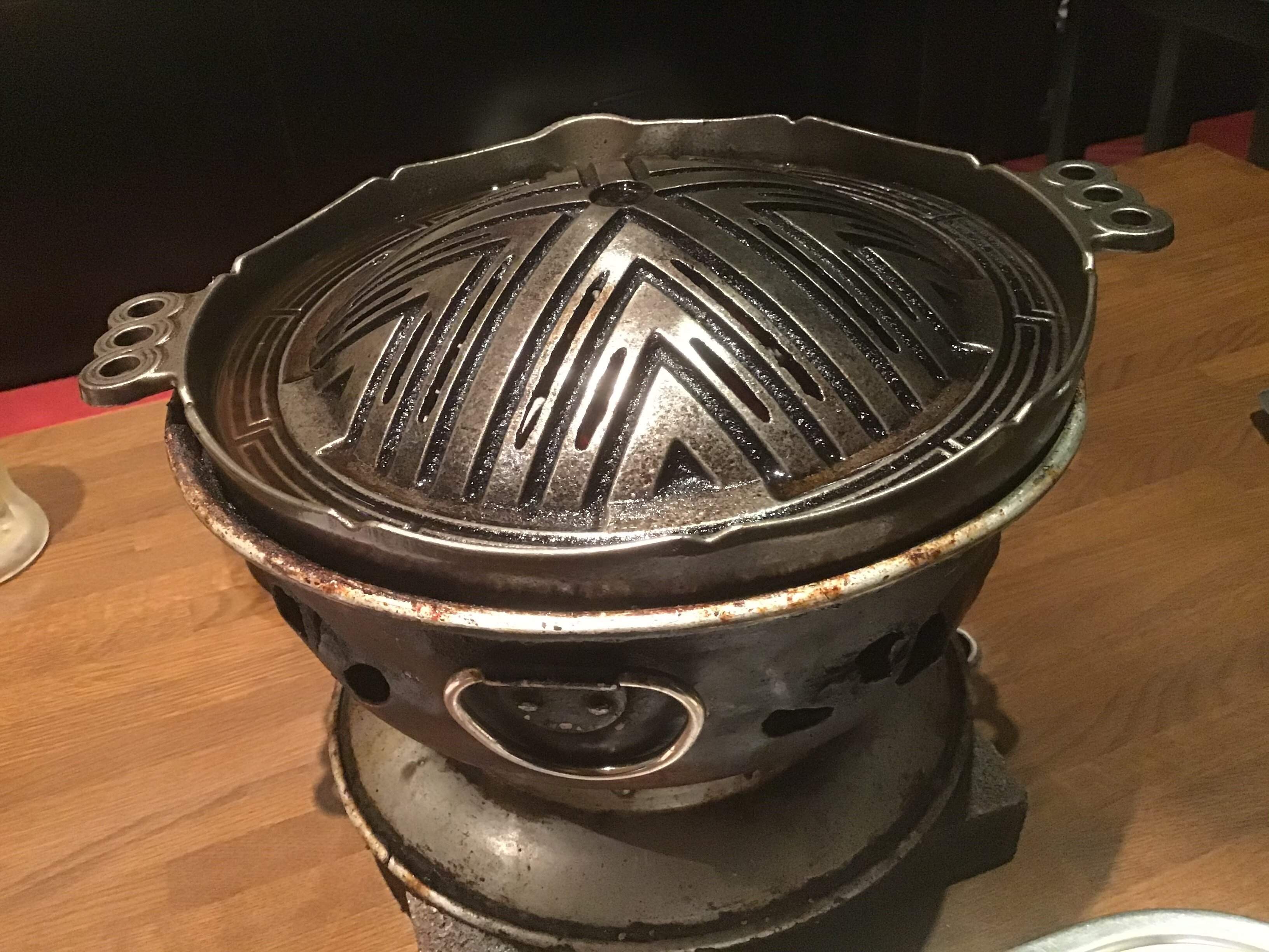 子羊のグリルのためのジンギスカンポット