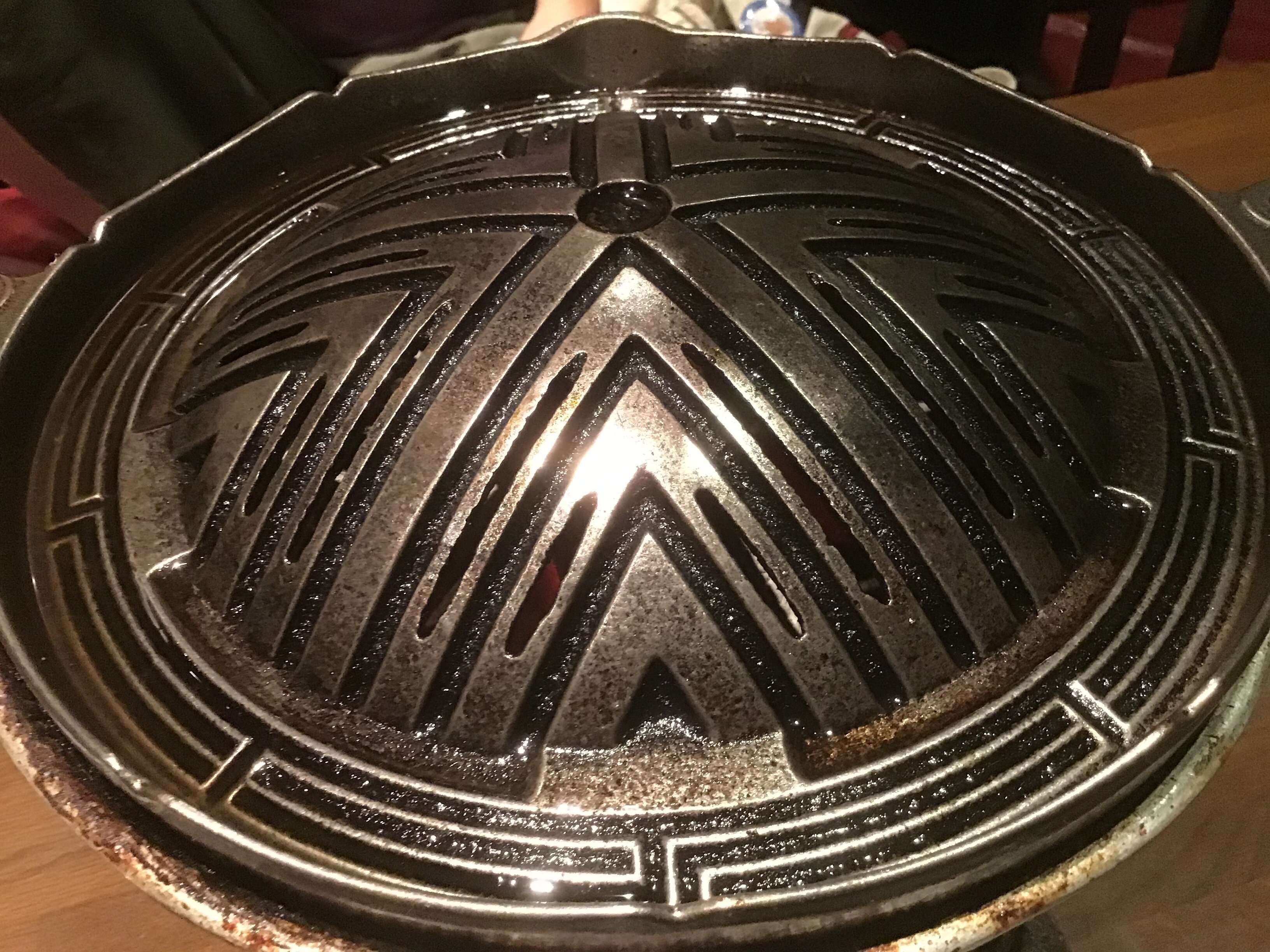 子羊のグリルのためのジンギスカンポット