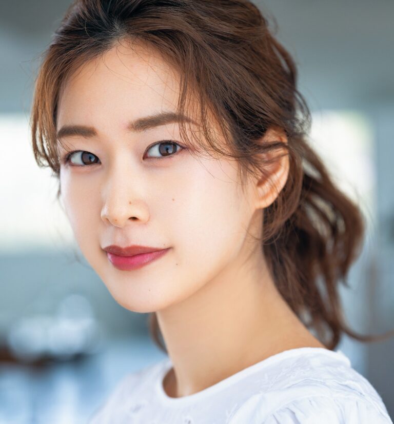 輪郭が丸い…引き締まったフェイスラインはメイクでつくれる！