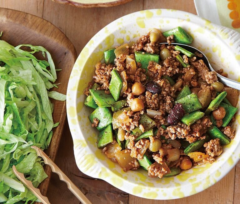 フレッシュ感あふれ食欲倍増！モロッコいんげん入りチリビーンズレタス添え