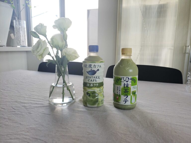 【綾鷹カフェvsCRAFT BOSS】激ウマ抹茶ラテ！どこが違うの？味比べしてみました！