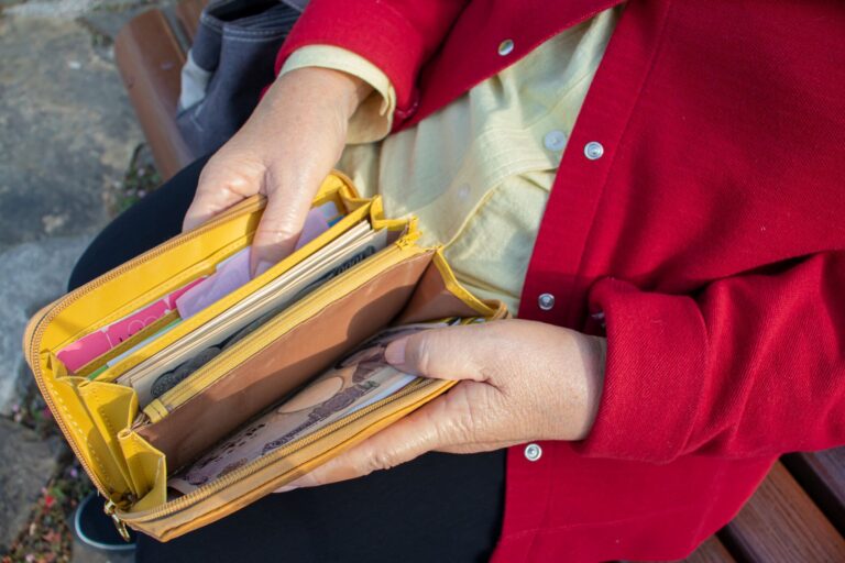 財布でわかる！貯まらない人がやりちな「ダメ財布あるある」