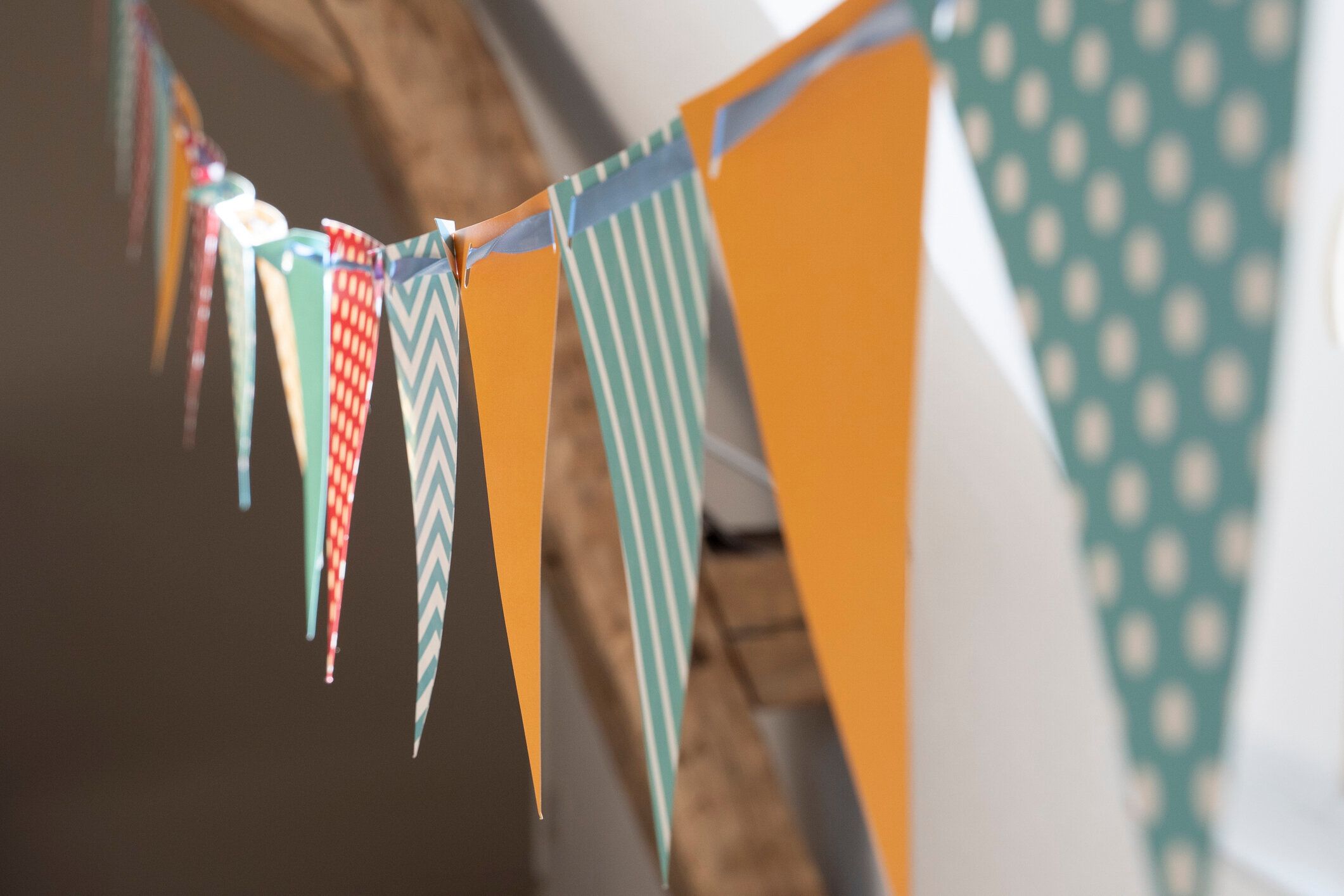 誕生日パーティーの子供の花輪の装飾。