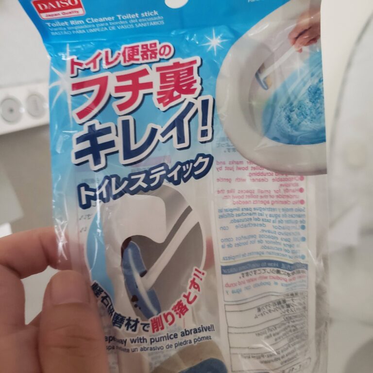 厄介なトイレの尿石汚れに困ってない？優秀な100均のトイレグッズであっという間にピカピカに！