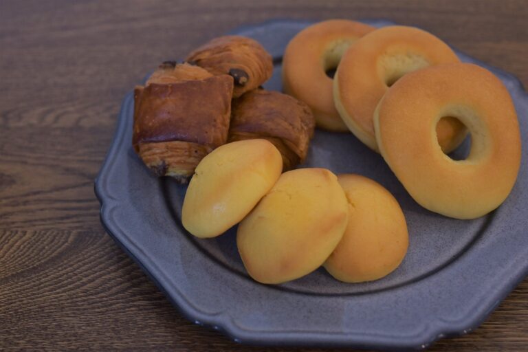 成城石井のレジ近くで見かける定番アイテム！自家製のパン3種を料理のプロがレビュー