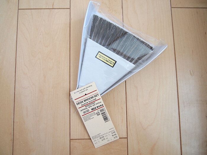 困った消しカスは無印良品の「卓上ほうき」で解決することが判明！