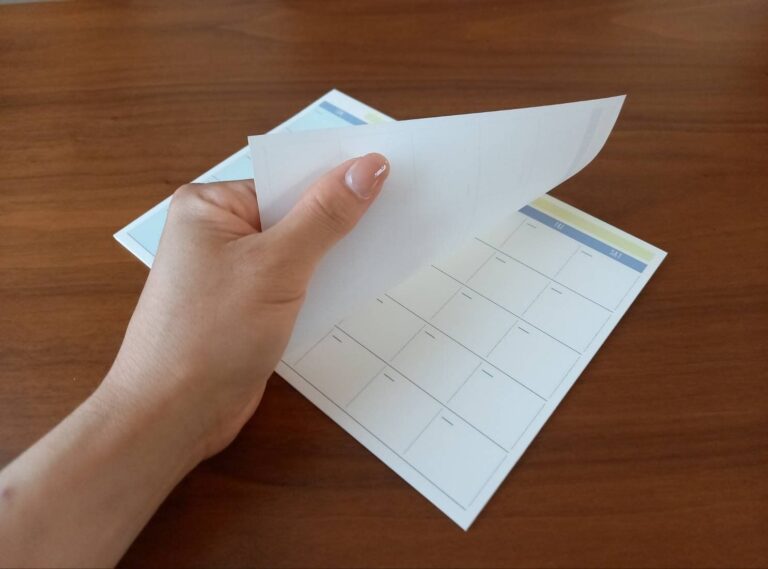 あんな使い方やこんな使い方ができる！ダイソーの「マンスリーウィークリーふせん」