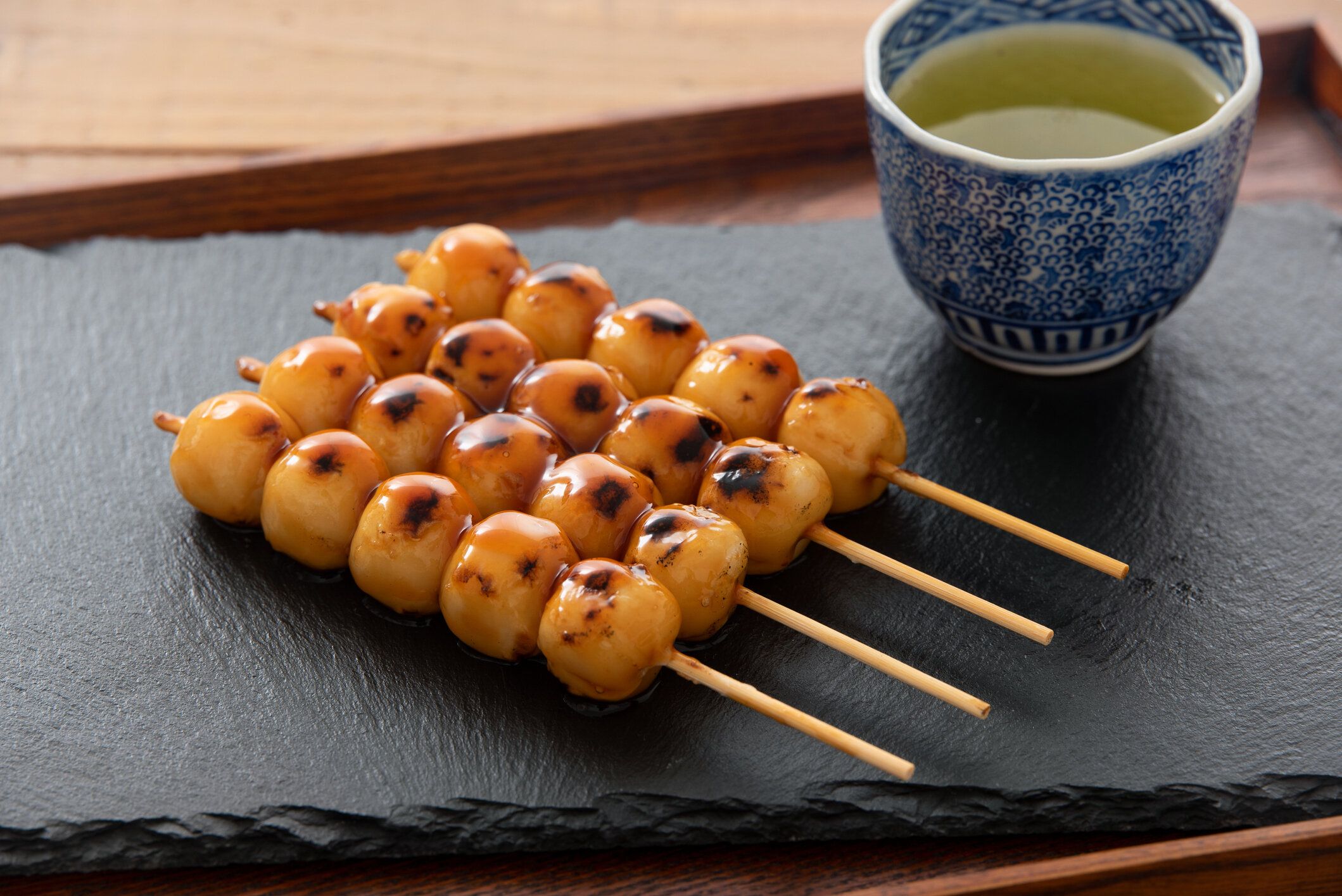 和食、甘塩味ソースの餃子「みたらりだんご」