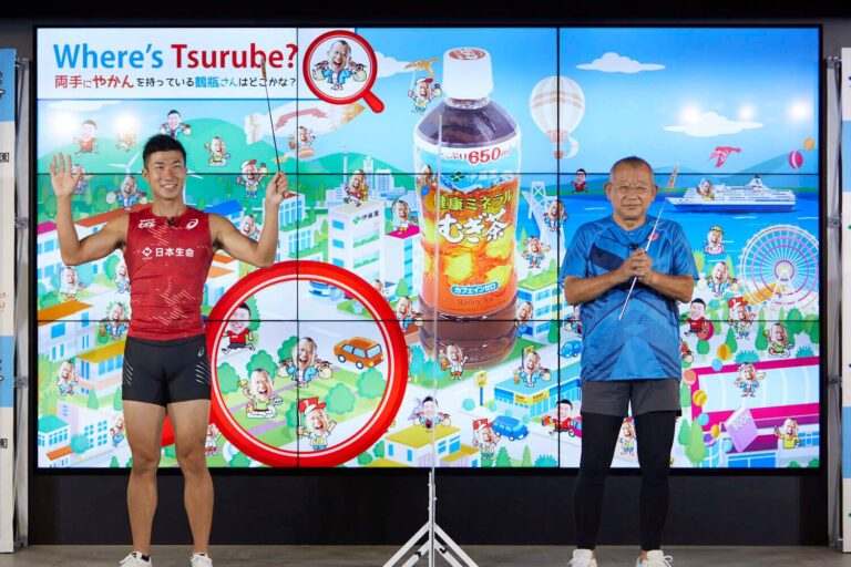 鶴瓶さん＆陸上・桐生選手登場で“走るのが速くなるコツ”も紹介！ 桐生選手の走り方教室に参加できる「スポーツにも、むぎ茶！キャンペーン」発表会レポ