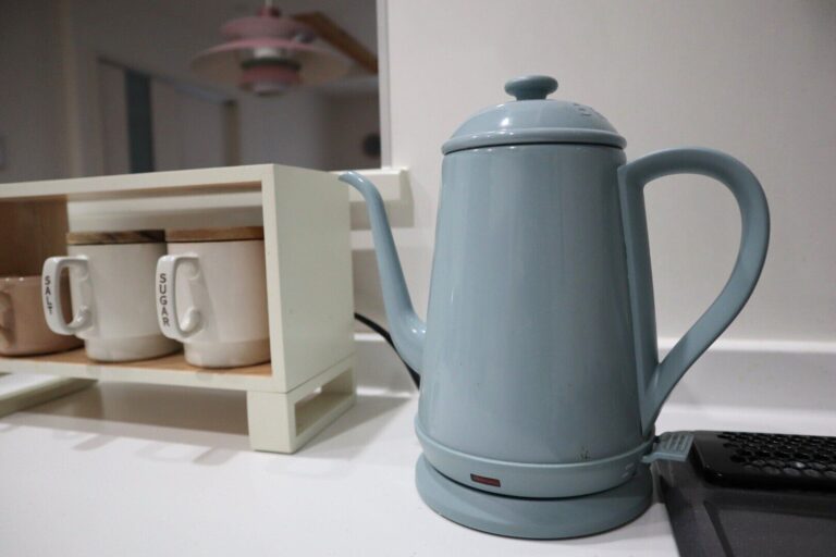 『BRUNO』の電気ケトルはオシャレでかわいいのに容量1リットル！迷わずコレを選びました