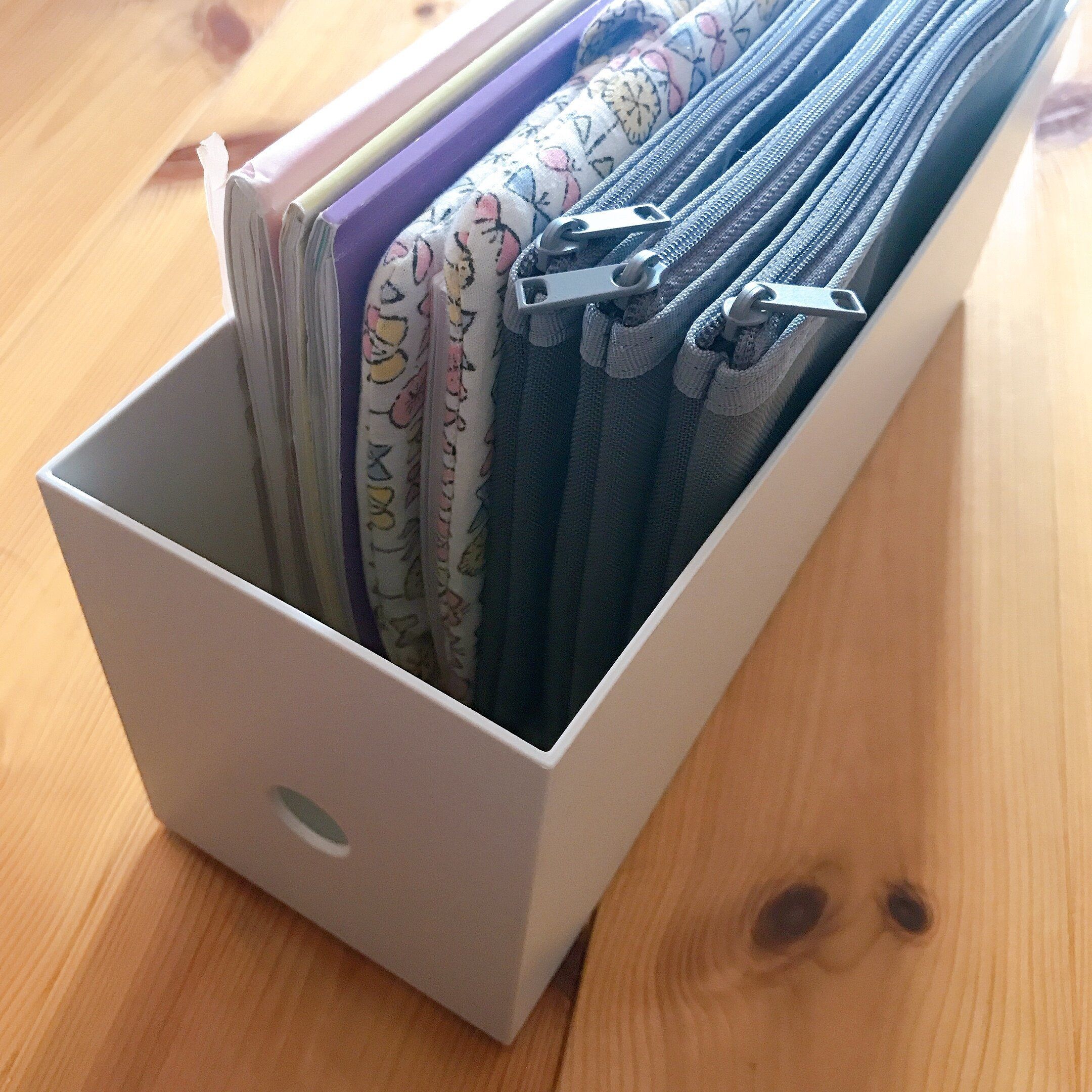 親子手帳と予防接種手帳も一緒に無印のファイルボックスに。