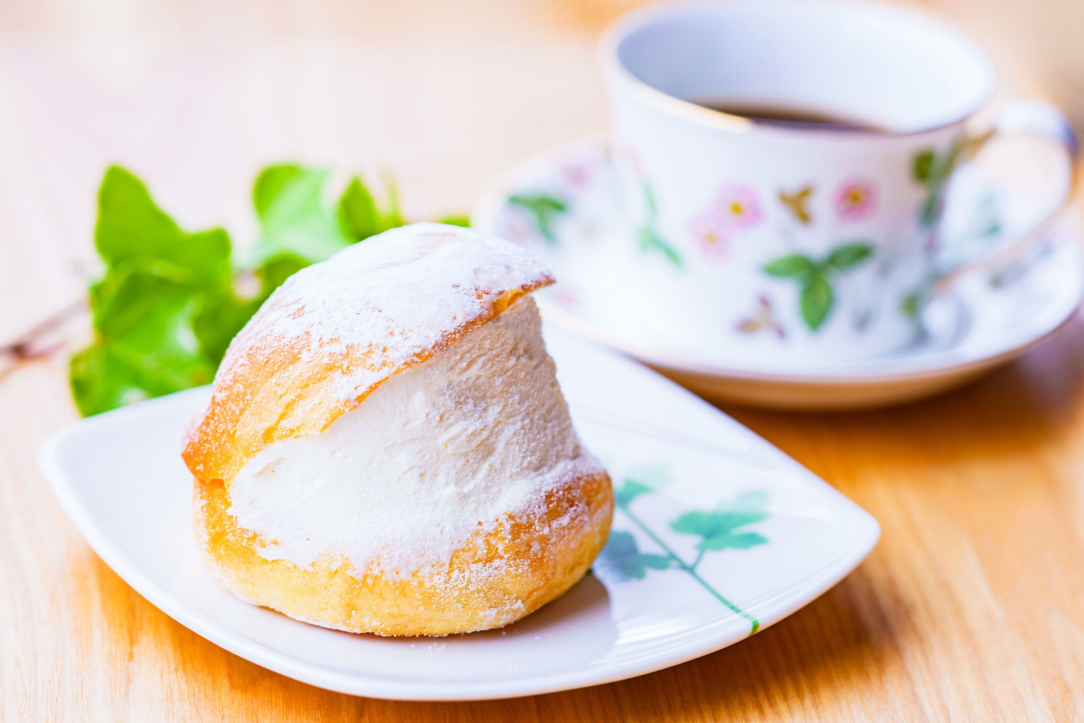 イタリアン伝統的なお菓子ブリオッシュマリトッツォ