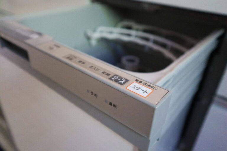 気になる食洗機の魚のニオイ・・・シュッとひと吹きでスッキリ解決！