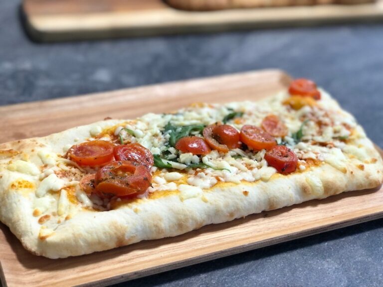 冷凍とは思えない！パリッとモチモチがおいしい成城石井のピザ3種をレビュー