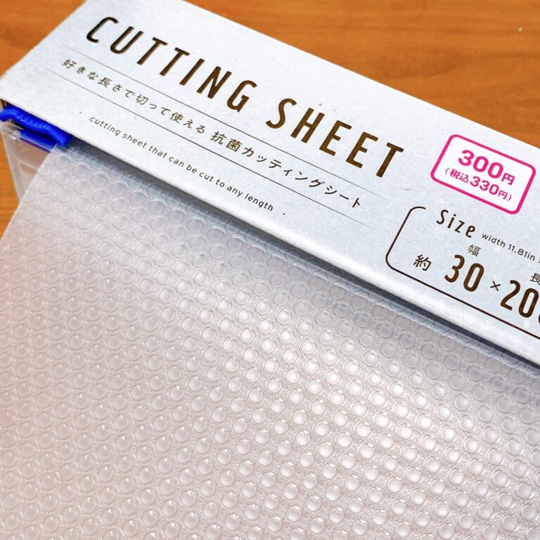 【ダイソー】これはすごい！！330円でまな板洗いがラクになる、入手困難「まな板シート」