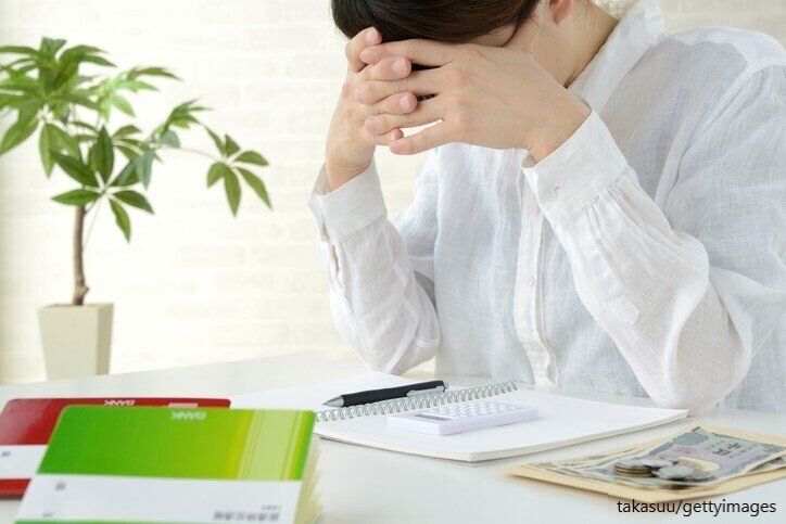 お金で悩む様子