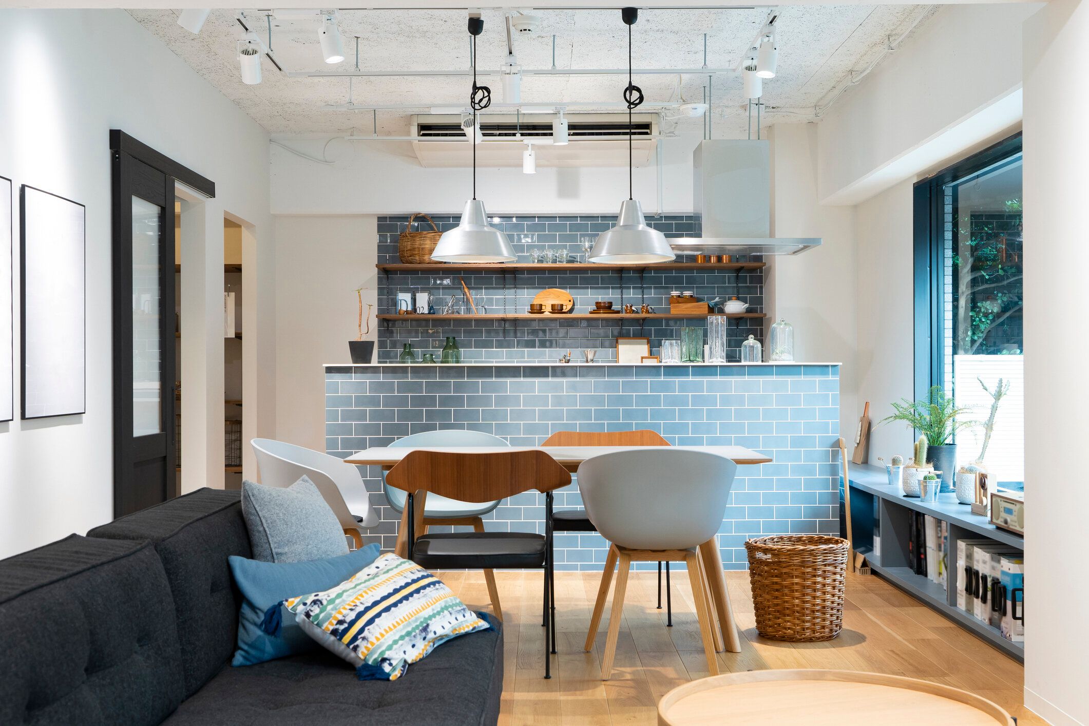 明るく清潔なキッチン