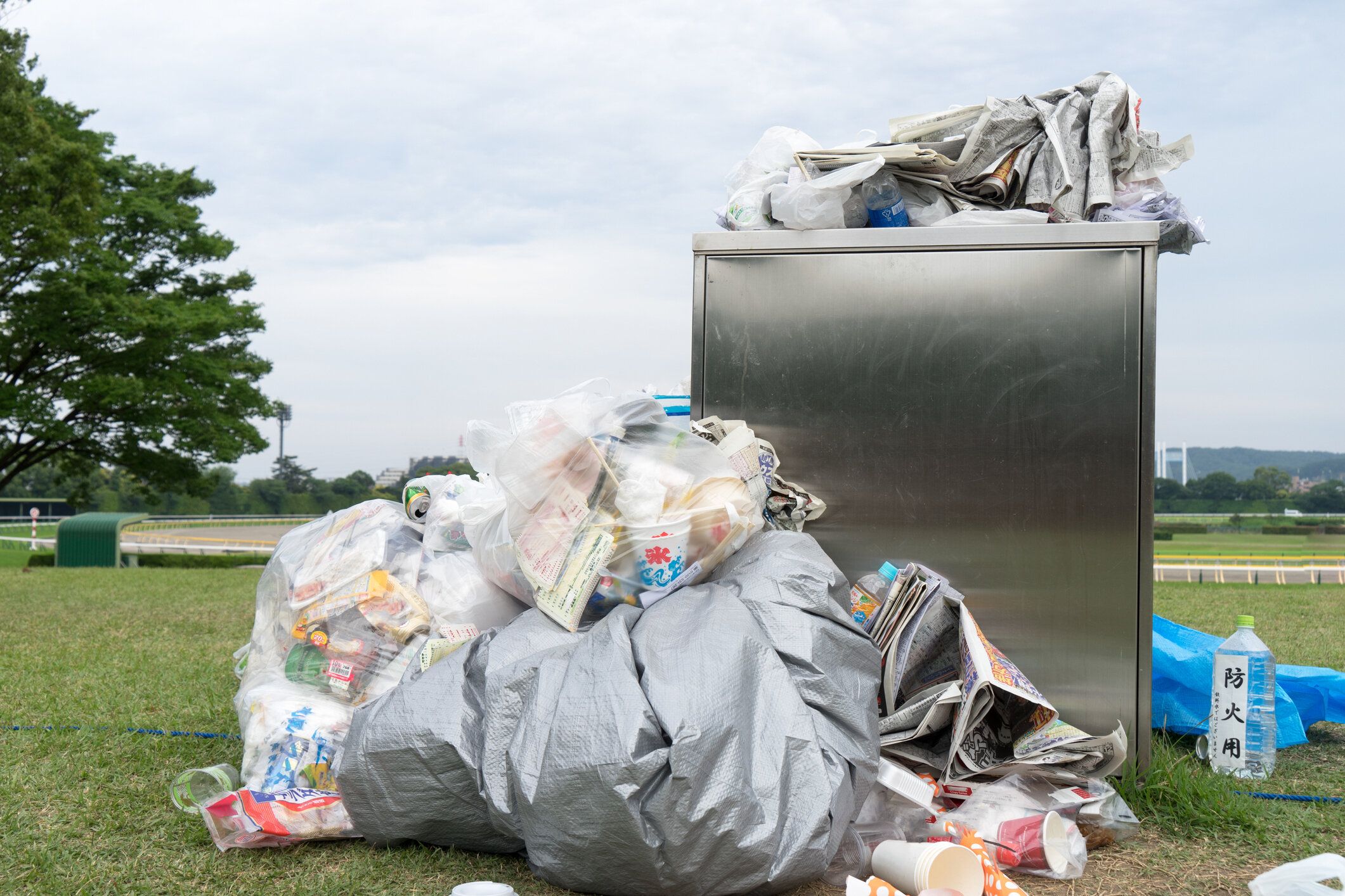 ゴミからあふれるゴミ、日本。