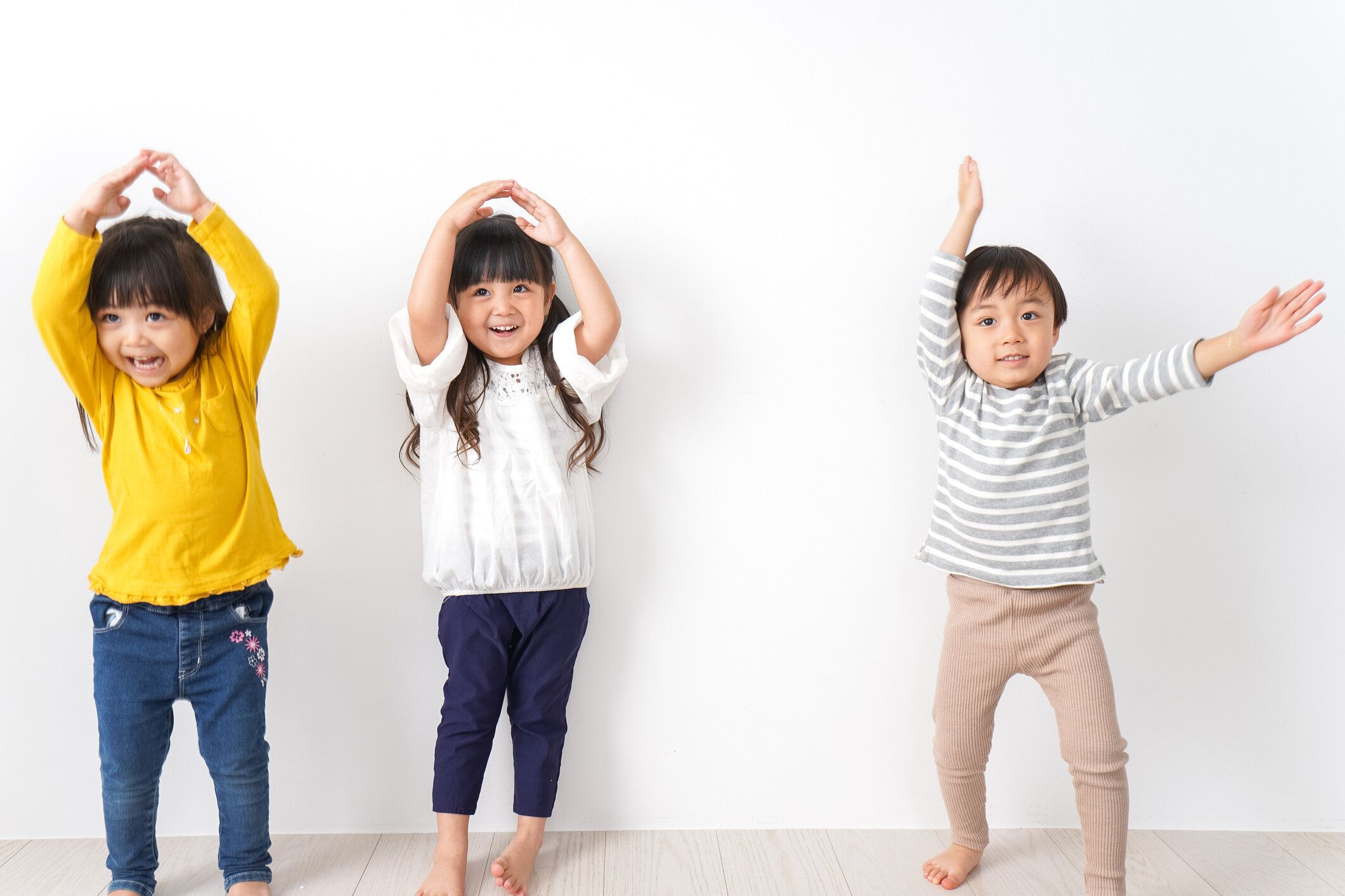自宅で遊ぶお子様