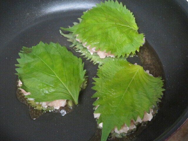 シャキシャキの食感がたまらない！旬のレンコンは油調理でやみつきの味に