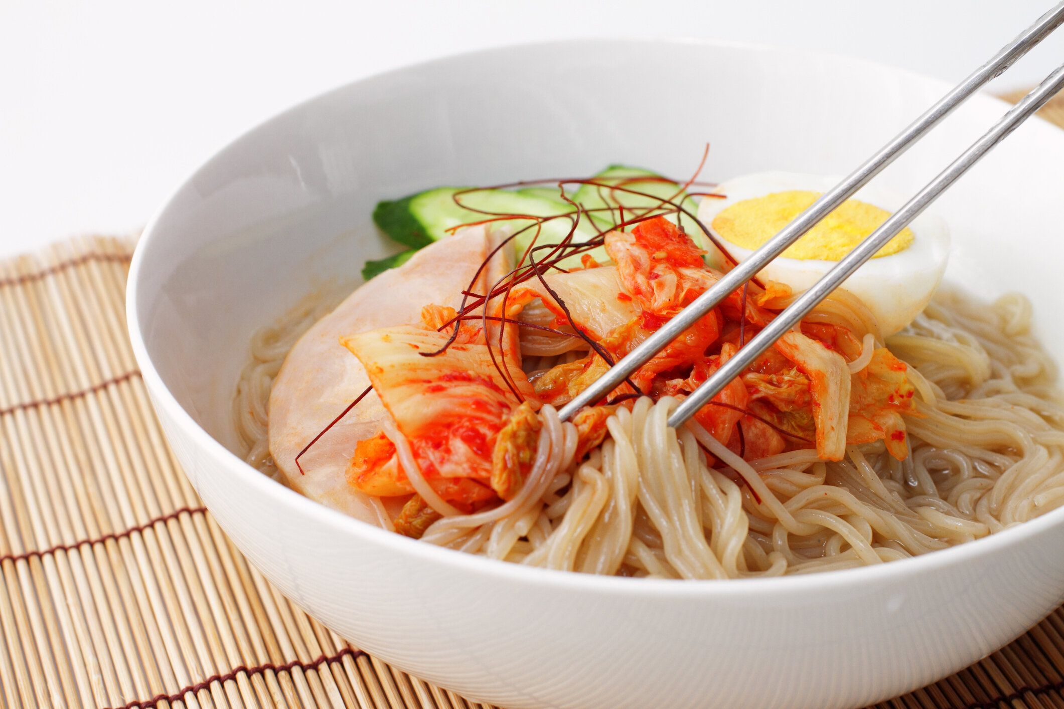 韓国様式の冷たい麺