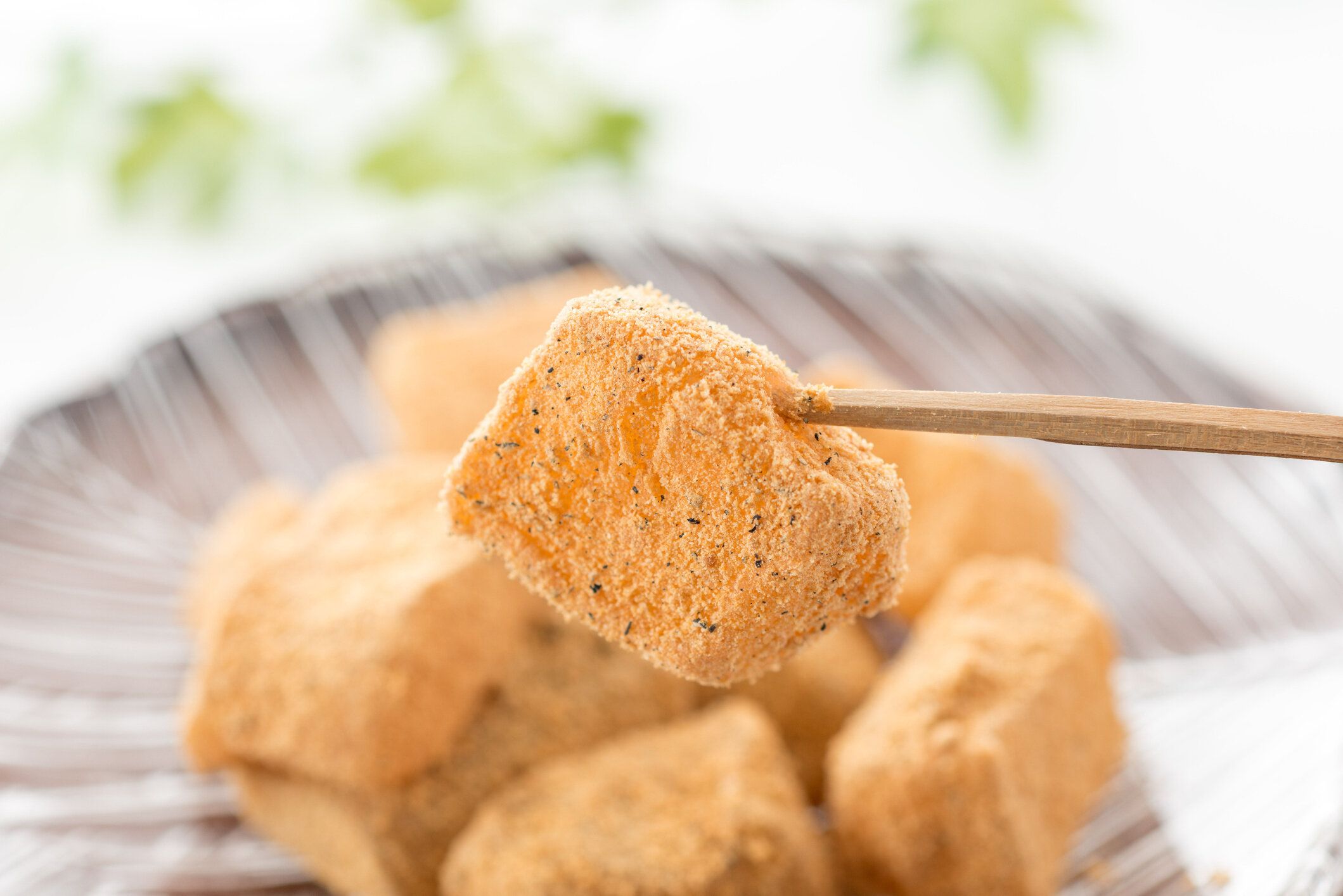 わらび餅.日本のブラッケンの粉団子。