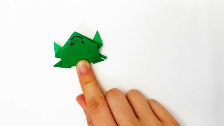 ぴょんぴょんカエルの折り紙 完成版