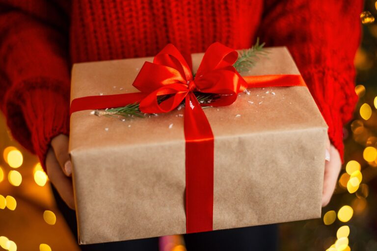 子どもに何をプレゼントする？年齢別のクリスマスプレゼント金額を調査