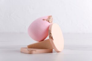 老け見え加速の原因に!?ファンデーションのスポンジを洗う頻度って？