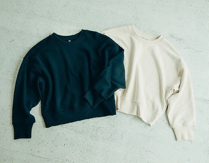 40代は絶対買うべきユニクロの名品！急な”ピンポン”にも慌てない！キレイめの万能スウェットシャツ