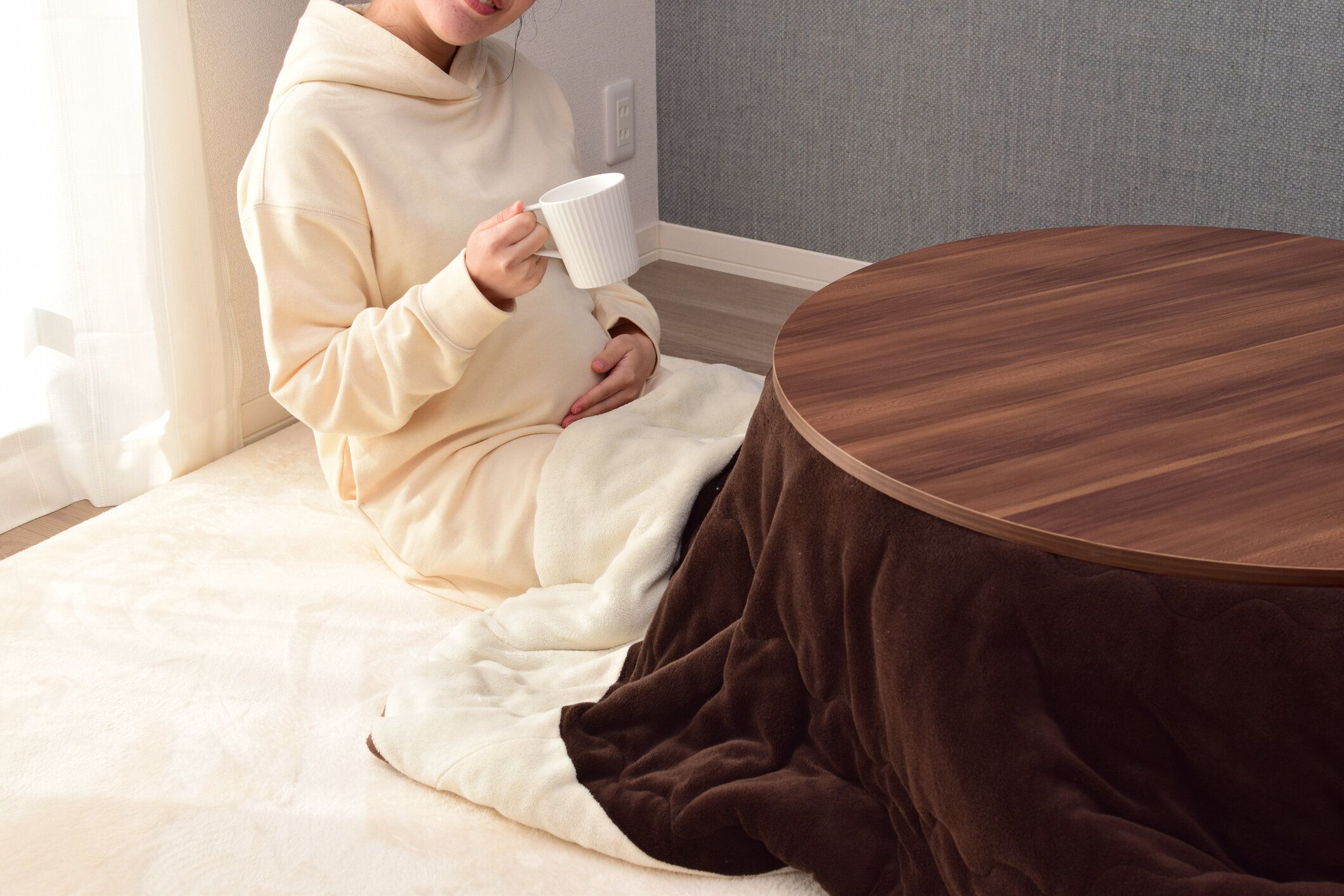 妊娠中の女性はリラックスしています