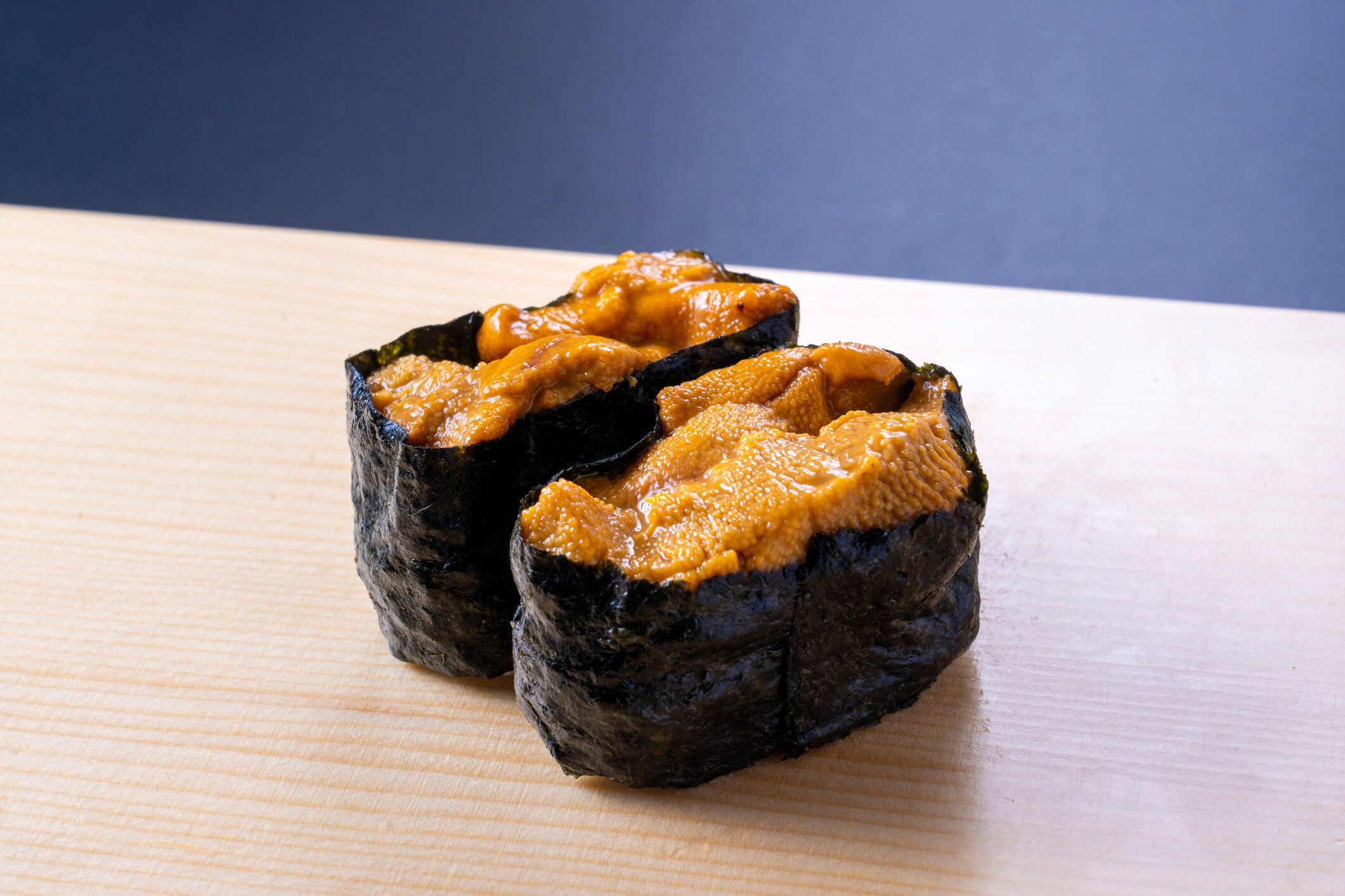 生のウニの寿司2つ:寿司ウニ