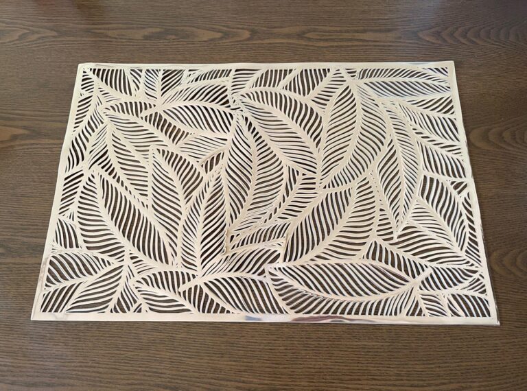 【セリア】110円でこの高級感！ゴールドカラーのランチョンマットがイイ！