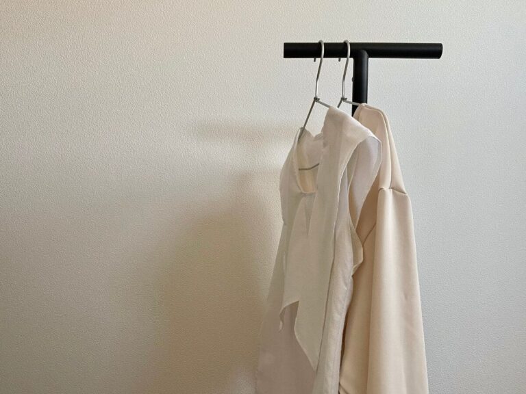 【冬服全8着のミニマリストが伝授】今すぐ捨てるべき服3選！少ない服で着回す