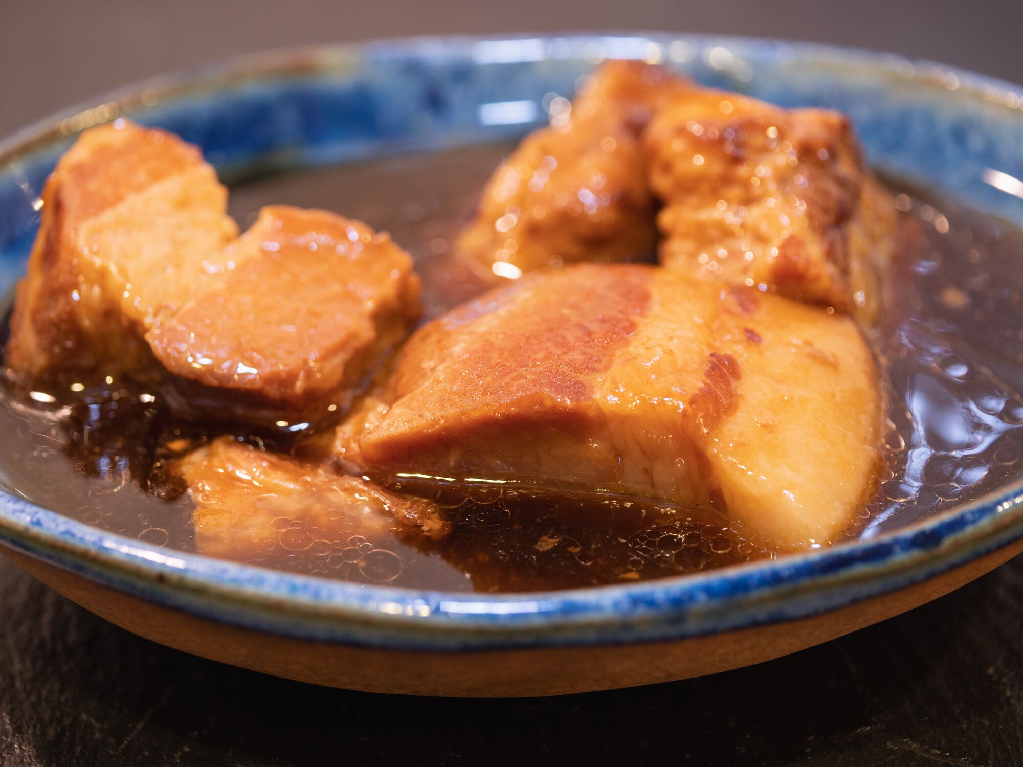 角井豚。かっくもは煮込んだ豚肉の日本料理です。