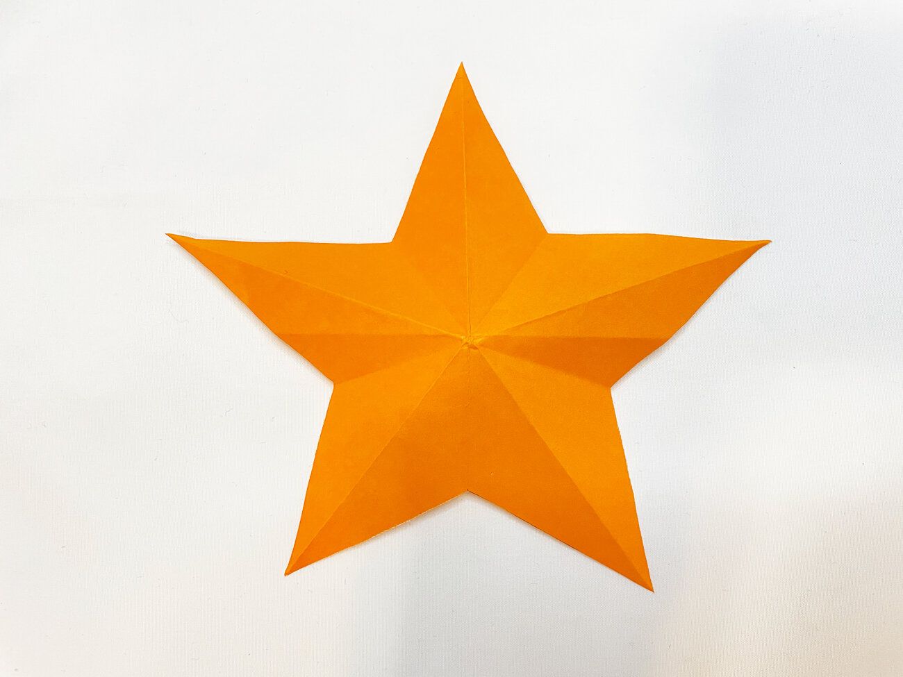 簡単なのに立体的になる星の切り紙